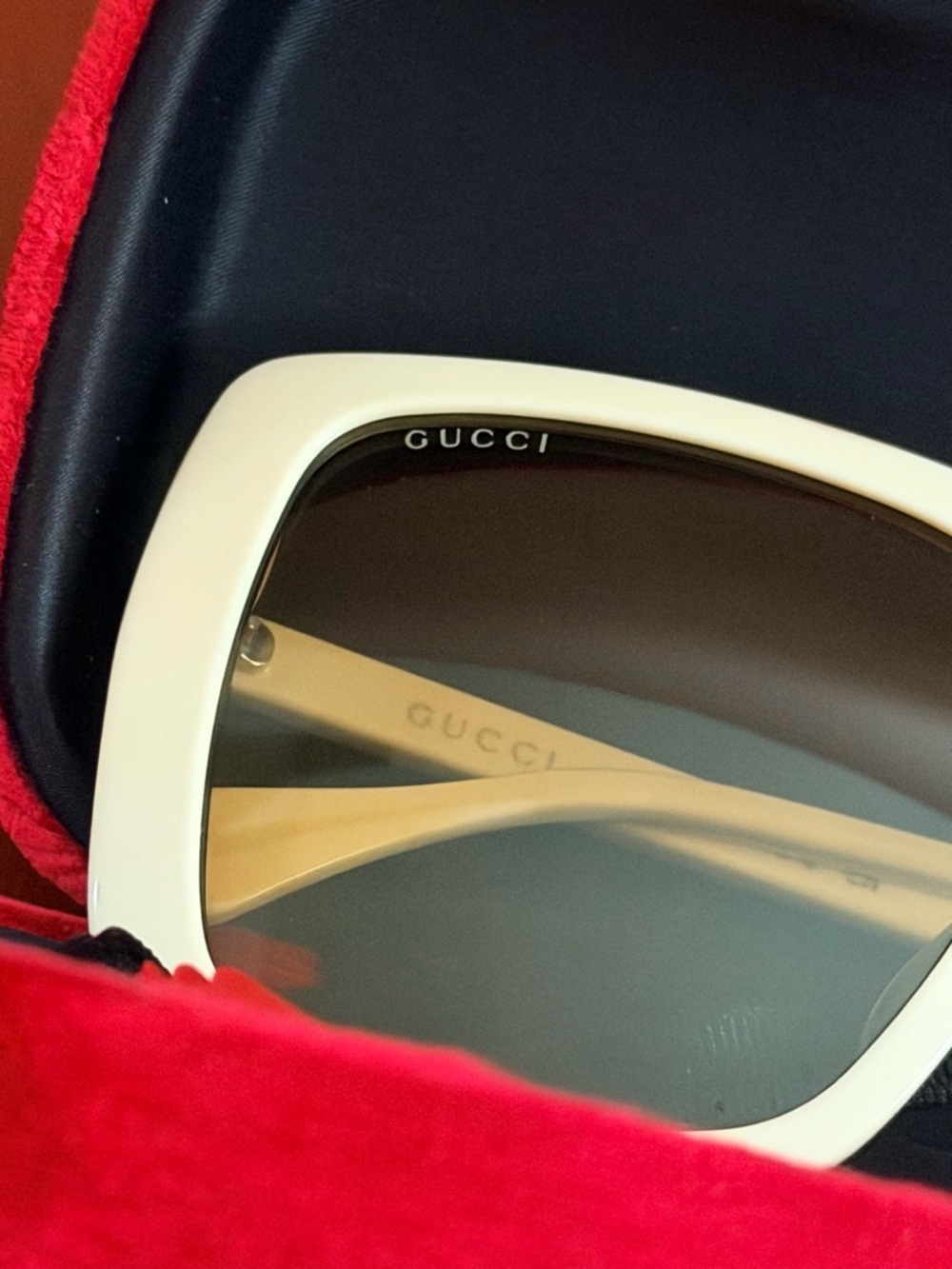 Gucci White 'I Love You' Sunglasses - Picture 3 of 5